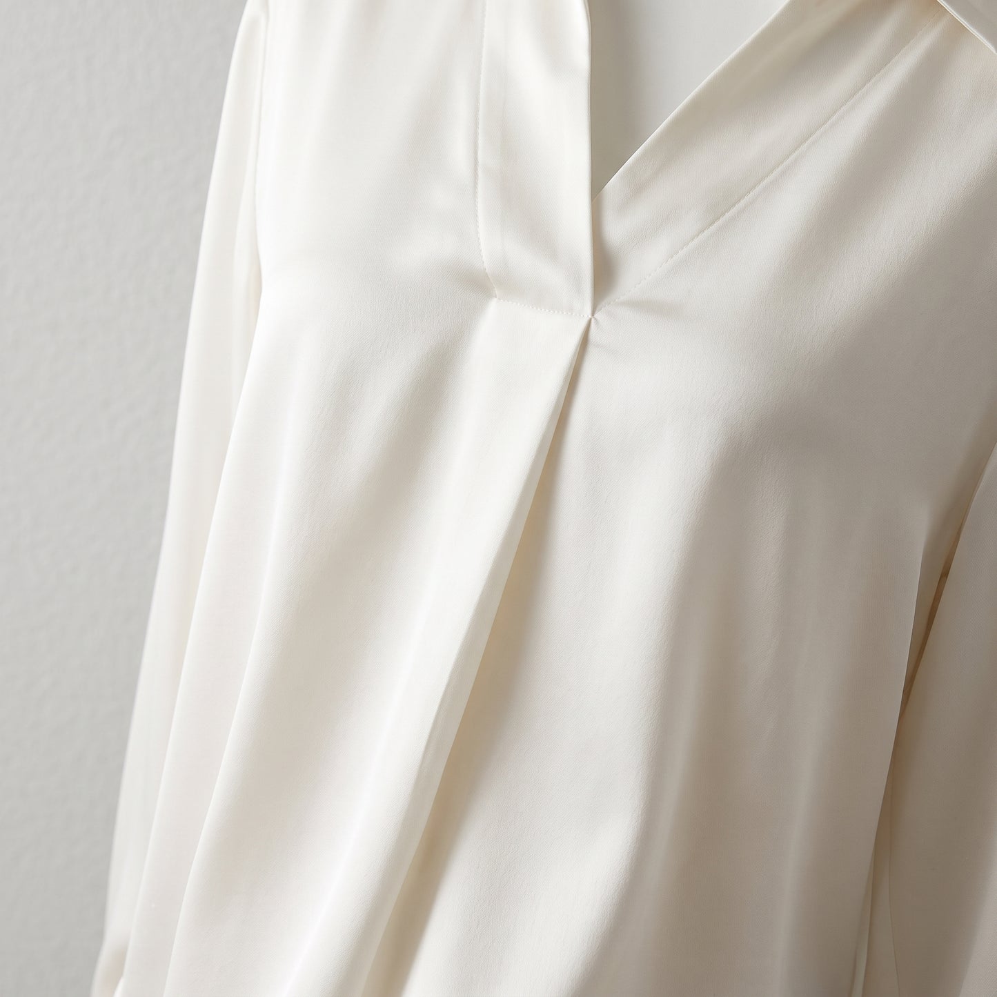 19 Momme Grade 6A Mulberry Silk Crepe de Chine Polo V-Neck Long Sleeve Blouse