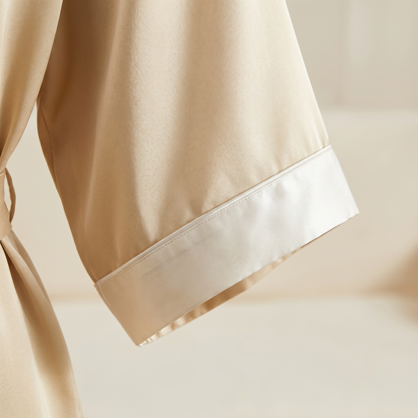 19 Momme Color-Bordered Silk Robe
