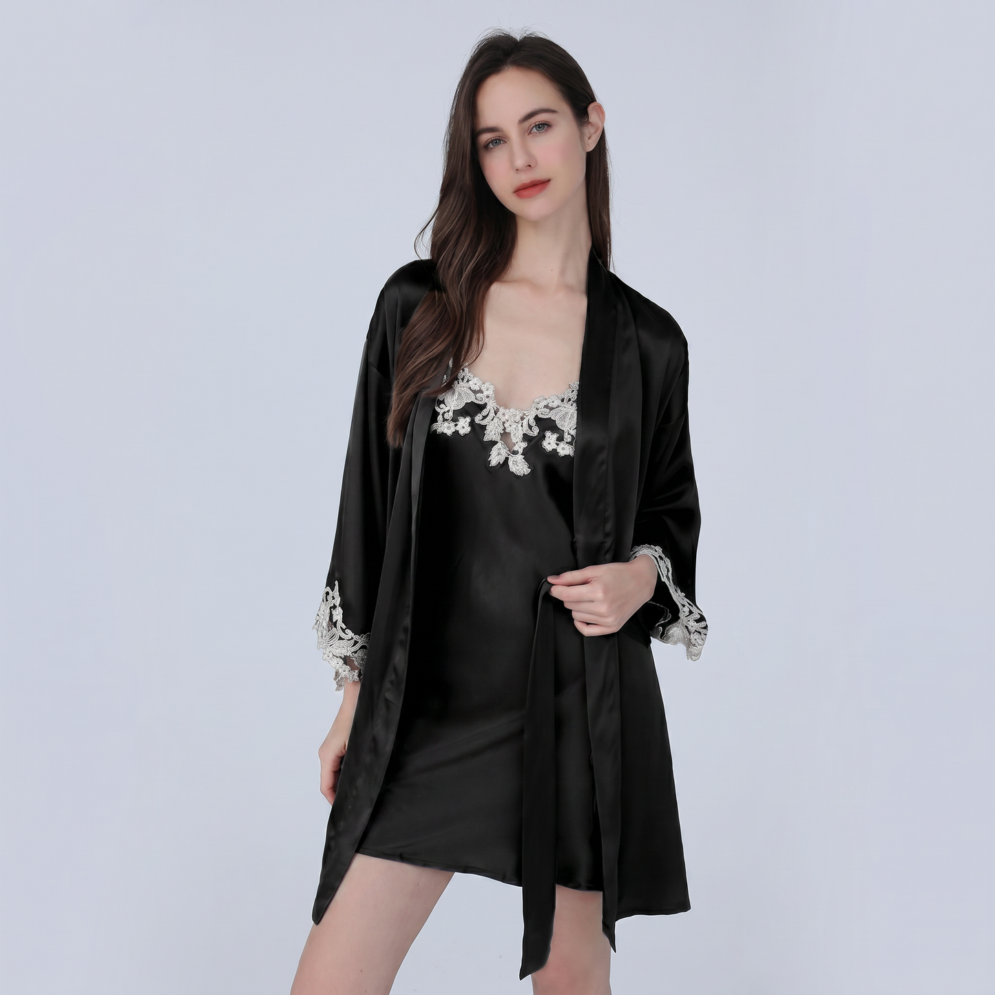 Zhenshe Collection 19 Momme Embroidered Silk Robe