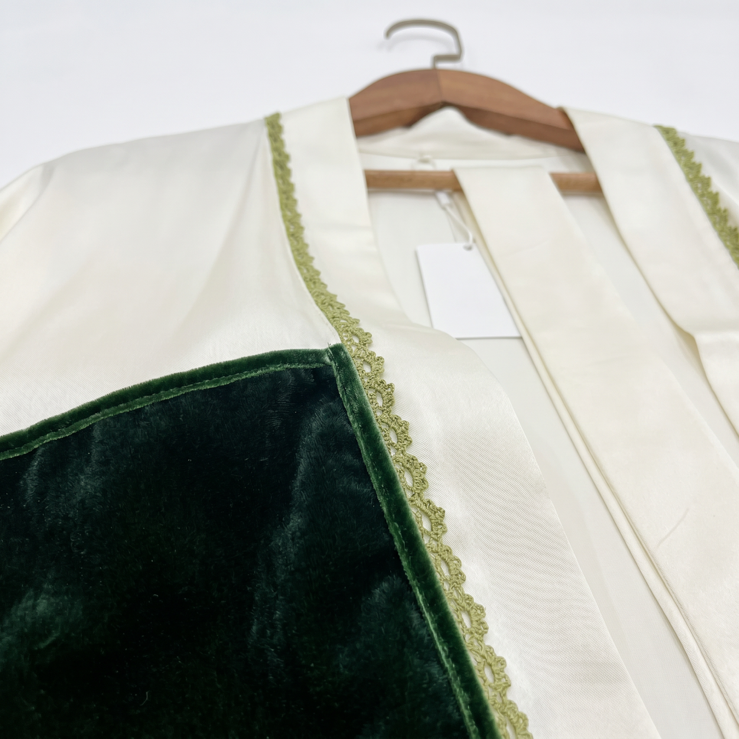 Qingsong Collection 19 Momme Color-Blocked Silk Camisole Robe