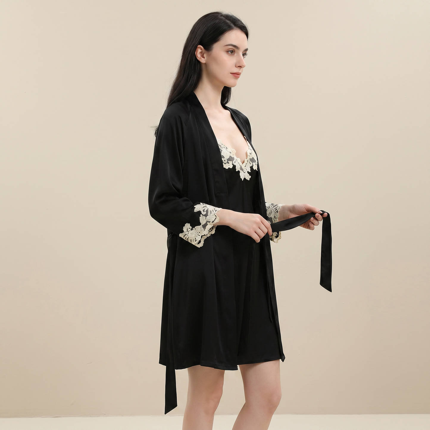 Zhenshe Collection 19 Momme Embroidered Silk Robe