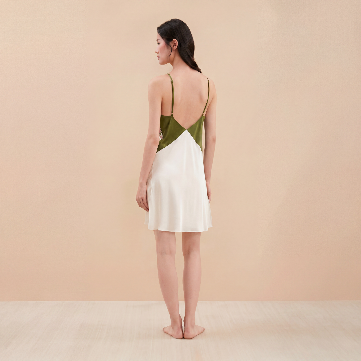Qingsong Collection 19 Momme Grade 6A 100% Mulberry Silk V-Neck Color-Blocked Midi Dress