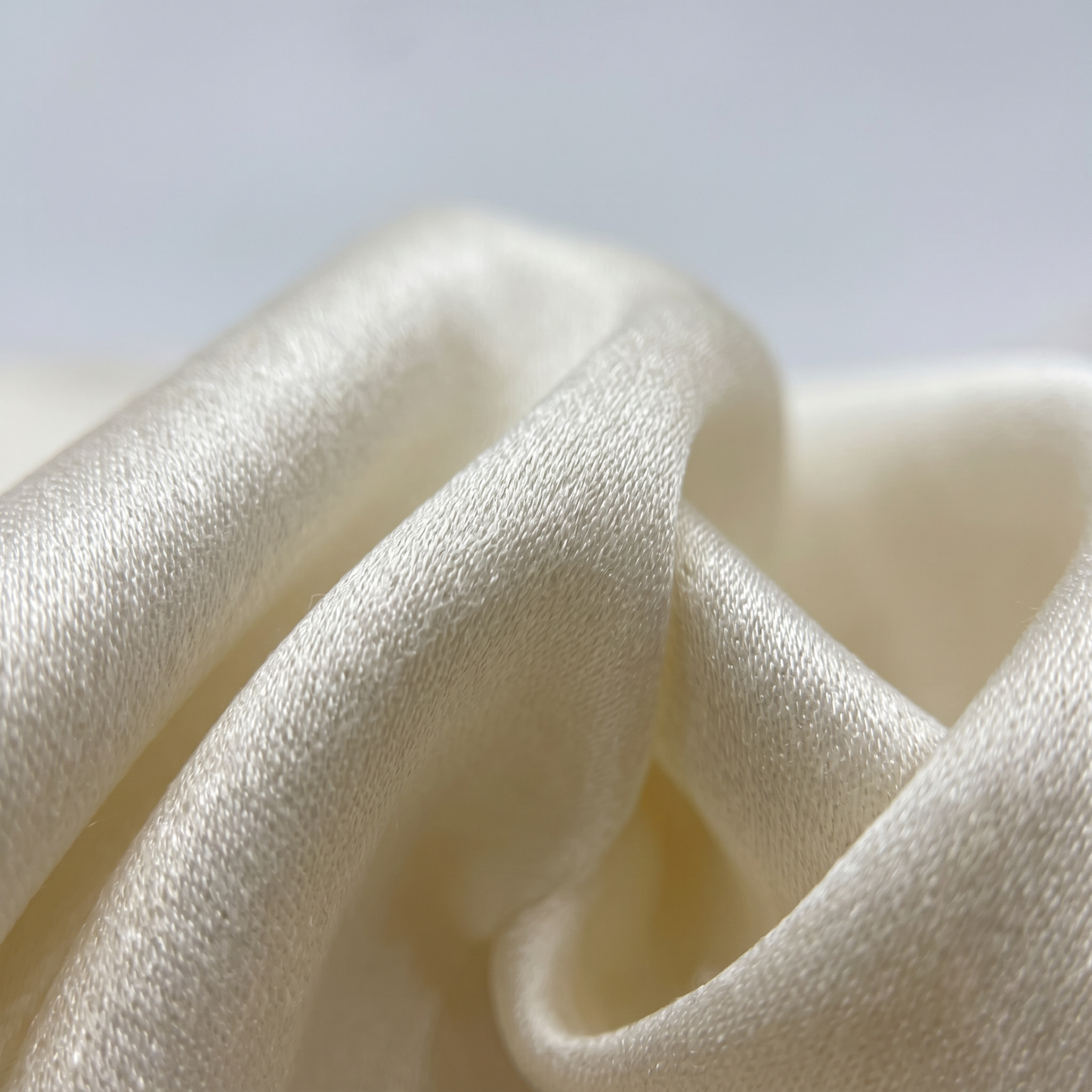 Qingsong Collection 19 Momme Color-Blocked Silk Camisole Robe