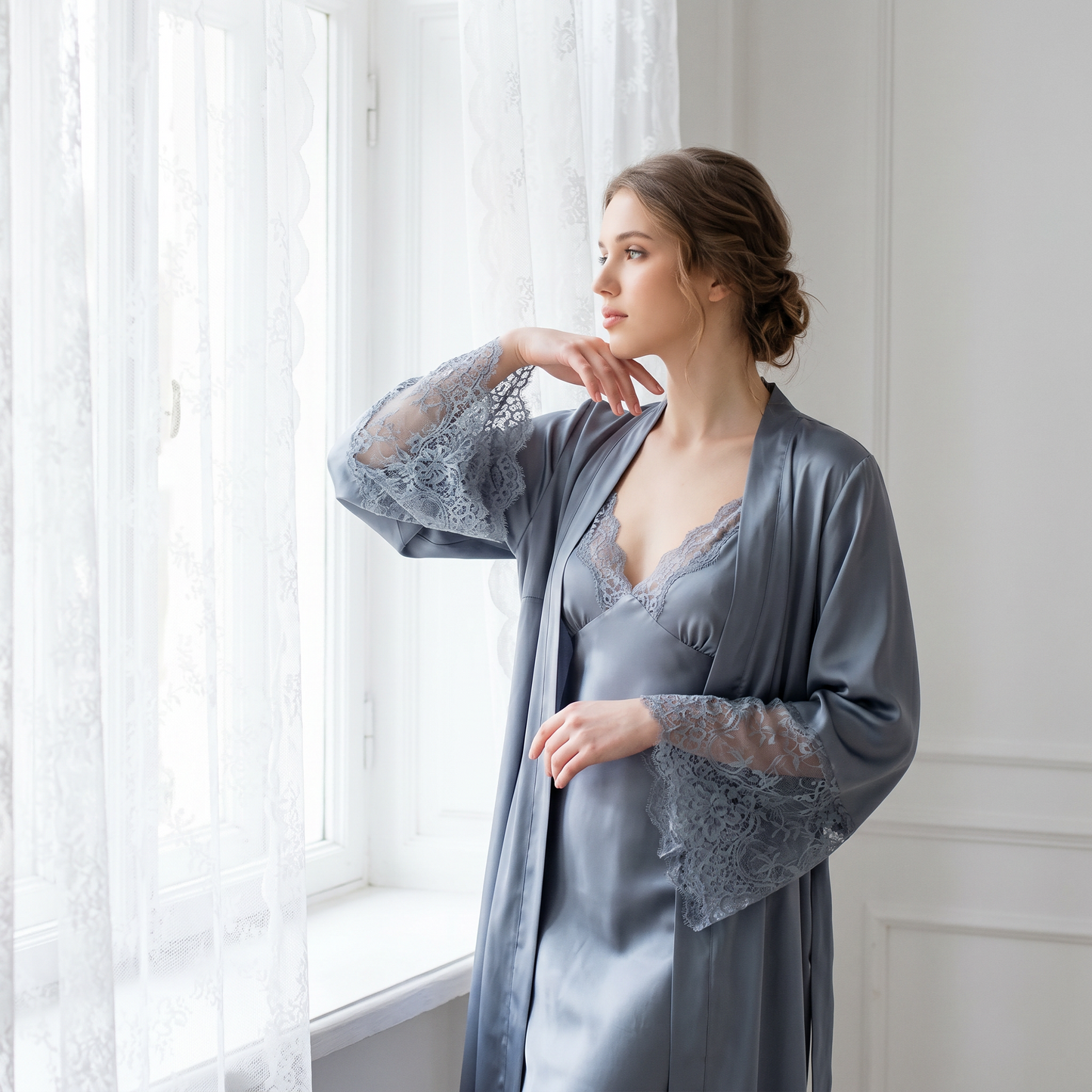 Zhenshe Collection 19 Momme Grade 6A 100% Mulberry Silk Lace-Trimmed Lapel Robe