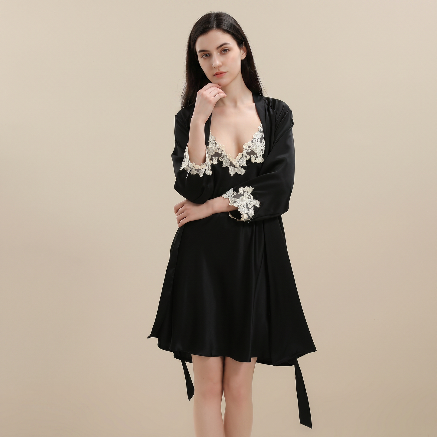 Zhenshe Collection 19 Momme Embroidered Silk Robe