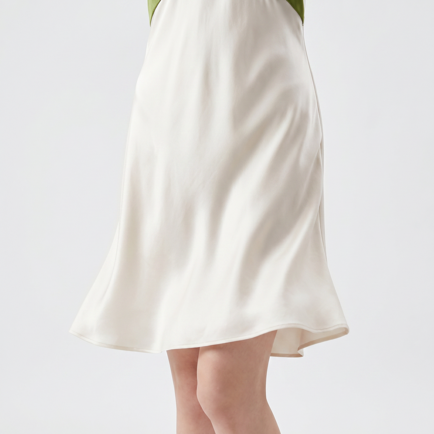 Qingsong Collection 19 Momme Grade 6A 100% Mulberry Silk V-Neck Color-Blocked Midi Dress