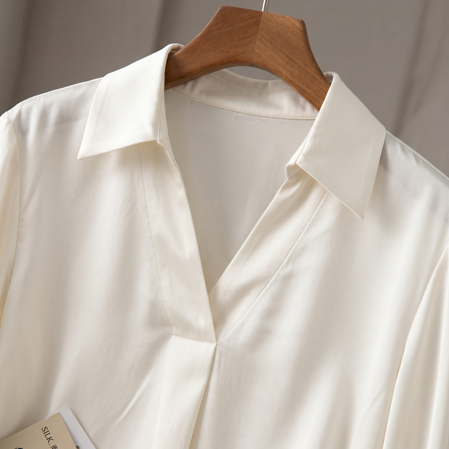 19 Momme Grade 6A Mulberry Silk Crepe de Chine Polo V-Neck Long Sleeve Blouse