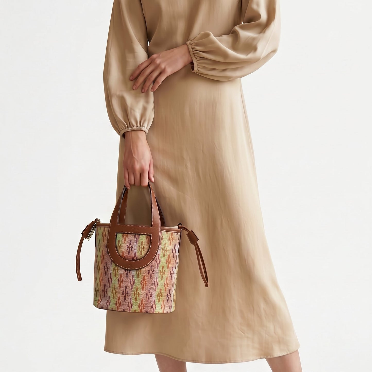 Diamond Lattice Brocade Handbag (Brown)